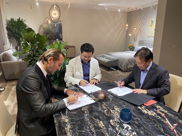 K&yacute; kết hợp t&aacute;c giữa &ocirc;ng Vũ Xu&acirc;n Phong v&agrave; Mr. Andrea &ndash; Chủ tịch tập đo&agrave;n CIAC