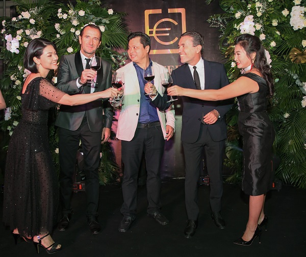 CTHĐQT &ocirc;ng Vũ Xu&acirc;n Phong , gi&aacute;m đốc điều h&agrave;nh khu vực miền bắc b&agrave; Ana V&acirc;n, gi&aacute;m đốc điều h&agrave;nh khu vực miền nam b&agrave; Charlize Nguyen , chủ tịch tập đo&agrave;n CIAC Mr. Andrea , Mr. Roberto