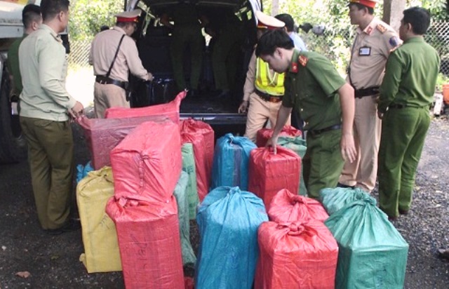 Quảng Ngãi: Bắt hơn 15.000 bao thuốc lá lậu