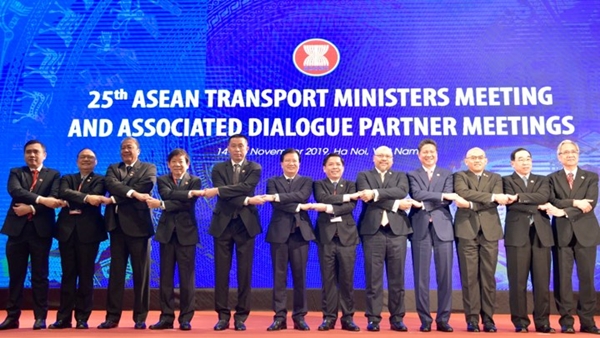 Phó thủ tướng Trịnh Đình Dũng cùng đại diện các nước tham dự Hội nghị ATM 25