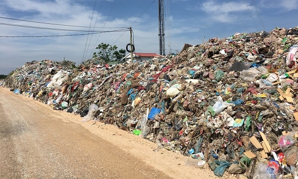 Việt Nam đang phải đối mặt với thách thức rất lớn do ô nhiễm môi trường và biến đổi khí hậu, trong đó nổi lên là vấn đề chất thải rắn nói chung và tình trạng ô nhiễm rác thải nhựa nói riêng vẫn đang ở mức báo động