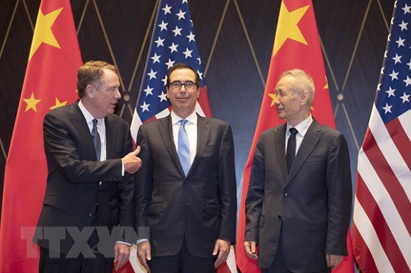 Trong ảnh (từ trái sang): Đại diện Thương Mại Mỹ Robert Lighthizer, Bộ trưởng Tài chính Mỹ Steven Mnuchin và Phó Thủ tướng Trung Quốc Lưu Hạc tại vòng đàm phán thương mại ở Thượng Hải, Trung Quốc ngày 31/7/2019 (Nguồn: AFP/TTXVN) Trong ảnh (từ trái sang): Đại diện Thương Mại Mỹ Robert Lighthizer, Bộ trưởng Tài chính Mỹ Steven Mnuchin và Phó Thủ tướng Trung Quốc Lưu Hạc tại vòng đàm phán thương mại ở Thượng Hải, Trung Quốc ngày 31/7/2019 (Nguồn: AFP/TTXVN)