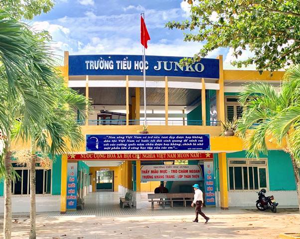 Ng&ocirc;i trường khang trang