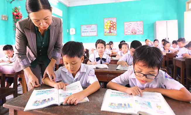 Thầy tr&ograve; trường namng