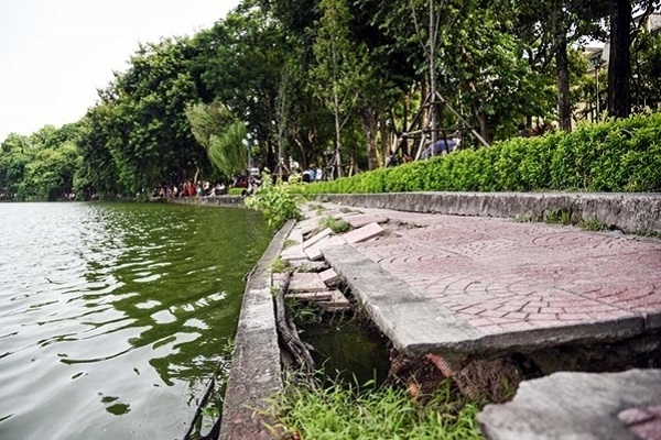 Hà Nội: Dùng bê tông cỡ lớn kè quanh hồ Hoàn Kiếm