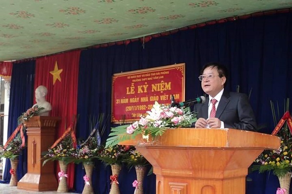 Thầy Nguyễn Văn Nhi nguy&ecirc;n hiệu trưởng trường THPT Nhữ Văn Lan người đ&atilde; đ&oacute;ng g&oacute;p nhiều t&acirc;m sức cho ng&ocirc;i trường n&agrave;y