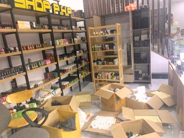 Đà Nẵng: Bắt giữ lô hàng 200 máy hút thuốc lá điện tử lậu