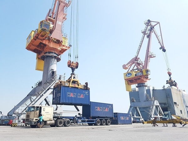 Cục Hàng hải yêu cầu thực hiện nghiêm việc kiểm soát tải trọng và xếp dỡ container, đảm bảo an toàn tại cảng biển