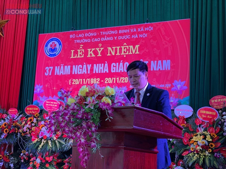 Thiếu tướng, Giáo sư, tiến sĩ, hiệu trưởng trường Cao đẳng Y Dược Hà Nội phát biểu trong buổi tọa đàm