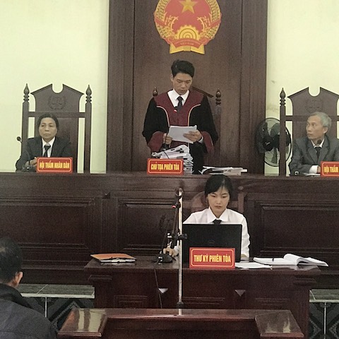 Thẩm phán Nguyễn Đức Hoàng tuyên đọc Bản án sơ thẩm