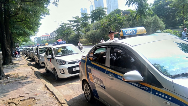 Đề xuất nhận diện xe kinh doanh vận tải bằng màu tem đăng kiểm