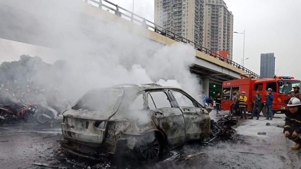 Vụ tài xế xe Mercedes gây tai nạn kinh hoàng: Lại do giày cao gót, đạp nhầm chân ga