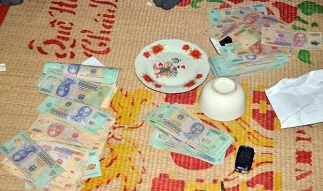 Vĩnh Phúc: Bắt 52 đối tượng đánh bạc dưới hình thức xóc đĩa