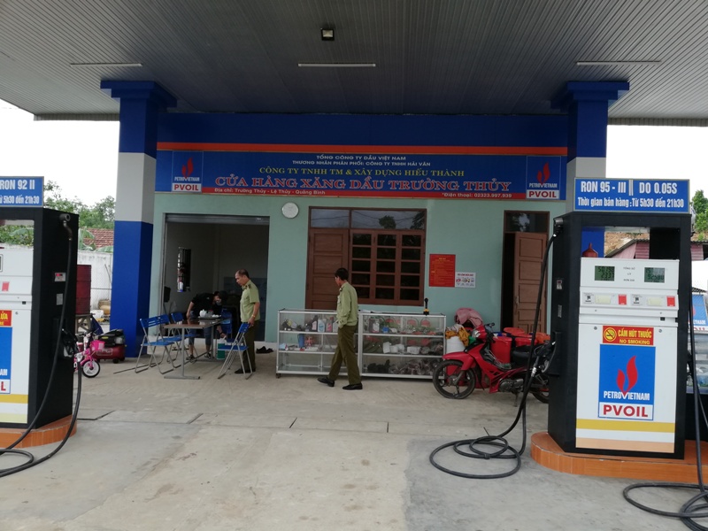 QLTT Quảng Bình: Phạt 50 triệu đồng của hàng bán xăng cao hơn giá quy định