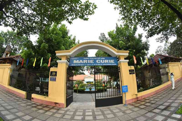 Do mâu thuẫn dẫn đến đánh nhau, hai học sinh trường THPT Marie Curie đã bị chém ở tay và mặt