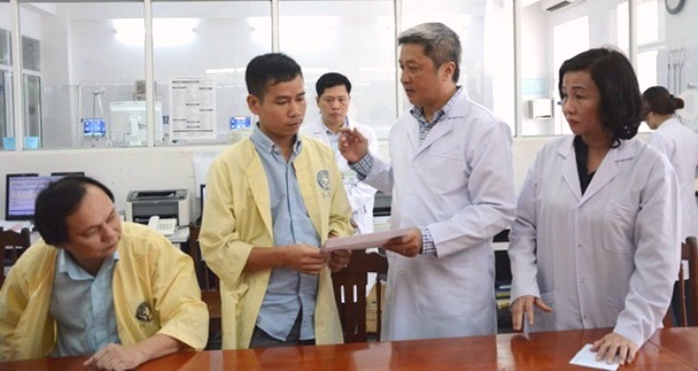 Thứ trưởng Bộ Y tế Nguyễn Trường Sơn kiểm tra vụ tai biến sản khoa tại Đà Nẵng