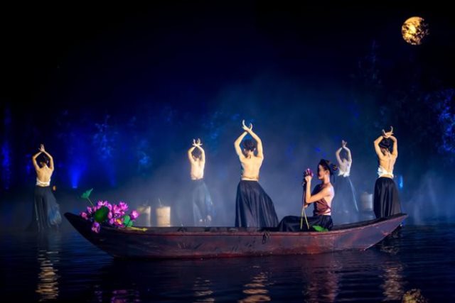 Đạo diễn hoNAGF N hTẬ nAM