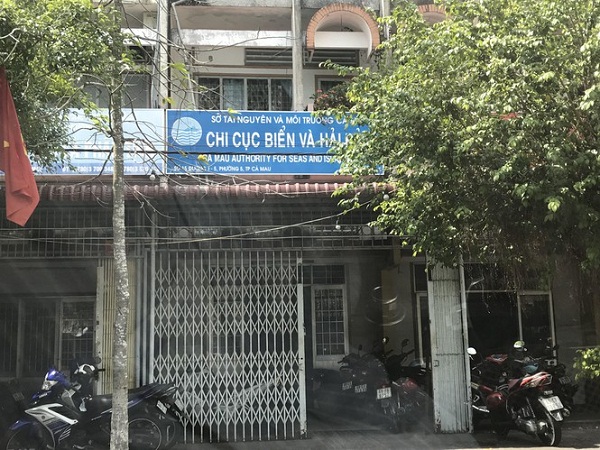 Cà Mau: Kỷ luật phó phòng tài nguyên đi du học rồi không về nước
