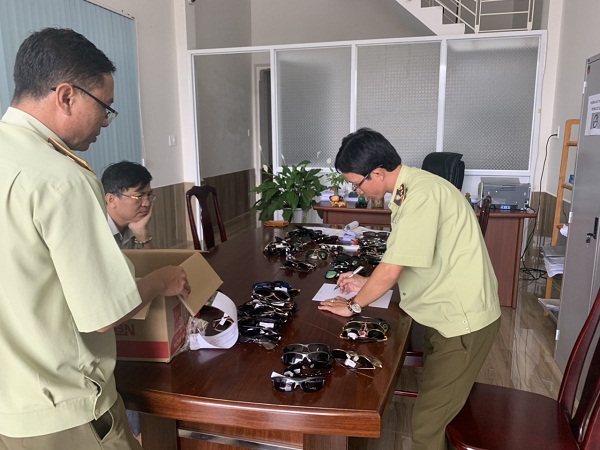 Lực lượng QLTT Gia Lai kiểm tra cửa hàng Nguyễn Hiền