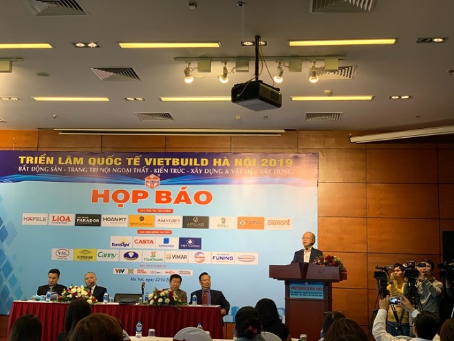 Ông Nguyễn Trần Nam - Chủ tịch Hiệp hội Bất động sản Việt Nam, Trưởng Ban tổ chức Triển lãm Quốc tế Xây dựng VIETBUILD phát biểu khai mạc buổi lễ.