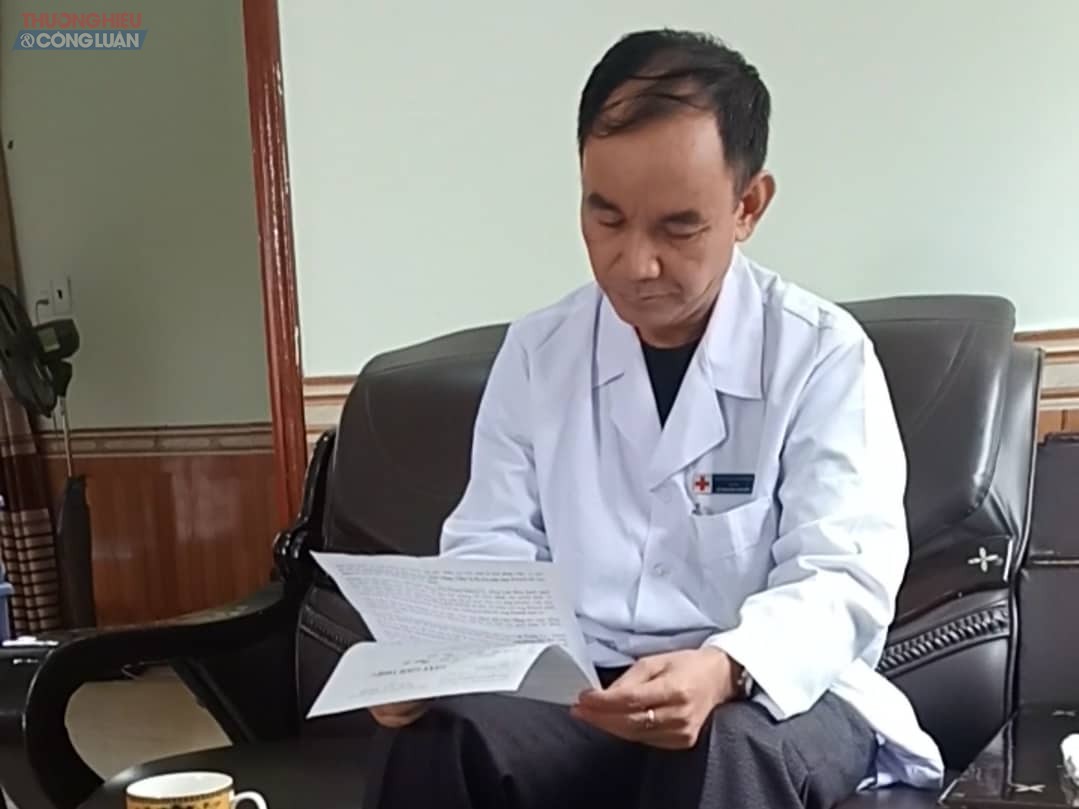 Ông Lê Nguyên Khanh - Giám đốc BV ĐK Nông Cống trong buổi làm việc với PV