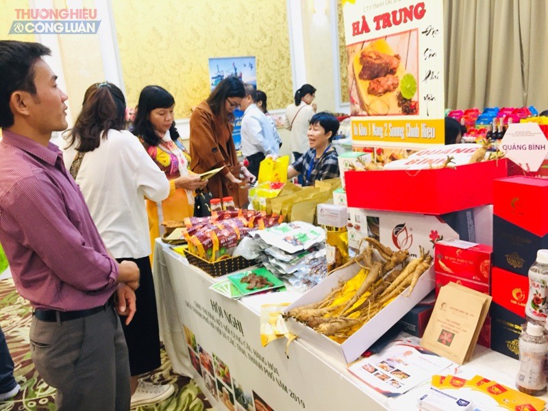 Tỉnh Quảng Bình đem đến nhiều sản phẩm đặc sản tham dự Hội nghị, hội chợ lần này trong đó có đại diện Sâm Bố Chính Tuệ Lâm