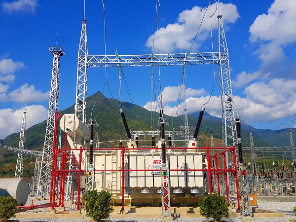 Đóng điện thành công máy biến áp TBA không người trực đầu tiên tại Tây Bắc