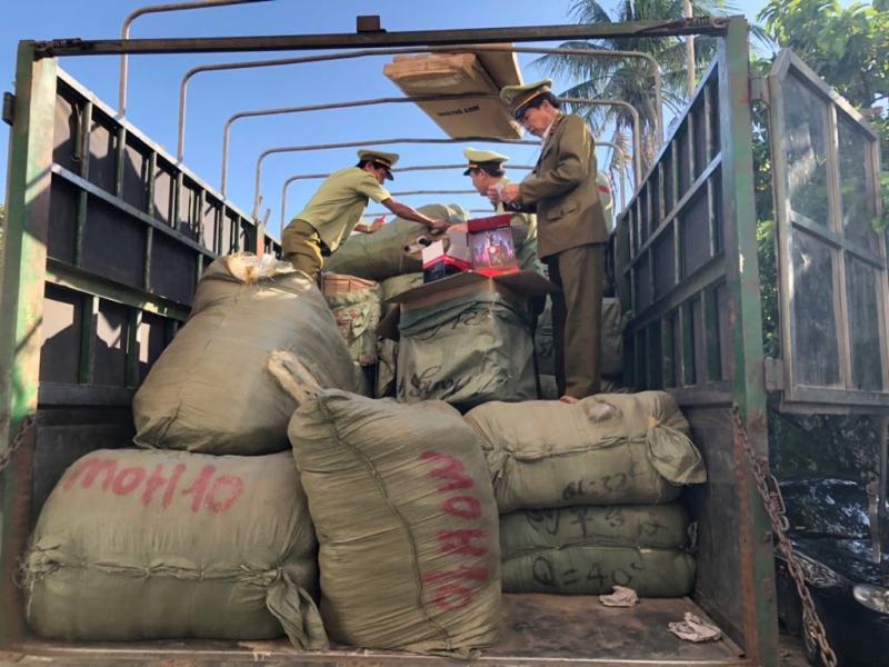 QLTT Quảng Bình: Bắt giữ hàng trăm túi xách, ví da hàng hiệu không rõ nguồn gốc