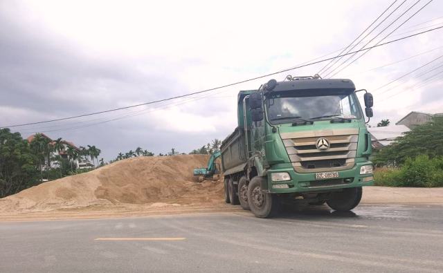 N&uacute;i c&aacute;t kh&ocirc;ng lồ