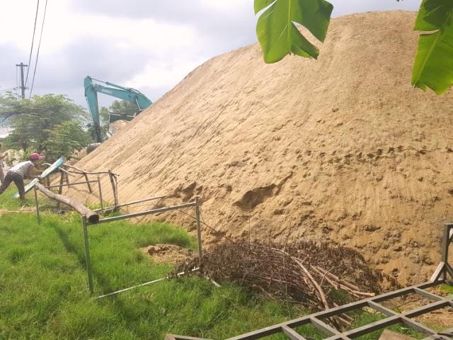 c&aacute;t gần nh&agrave; d&acirc;n