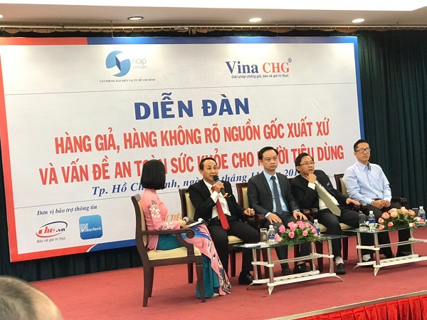 Ông Nguyễn Viết Hồng, TGĐ Công ty CP Phát triển Khoa học công nghệ Vi Na (Vina CHG) phát biểu tại phiên thảo luận