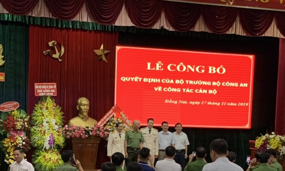 Lễ trao quyết định diễn ra tại hội trường Công an tỉnh Đồng Nai với sự có mặt của lãnh đạo tỉnh Đồng Nai và lãnh đạo công an các huyện, thành phố và các phòng nghiệp vụ.