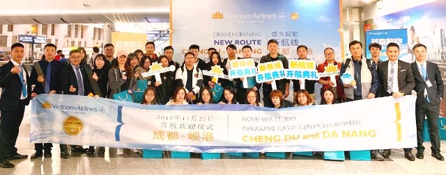 Những vị kh&aacute;ch đầu ti&ecirc;n