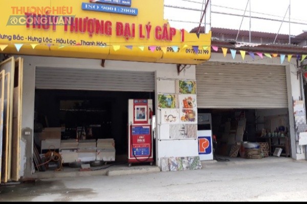 Cây xăng trái phép tại xã Hưng Lộc - Hậu Lộc mọc trong của hàng bán vật liệu xây dựng