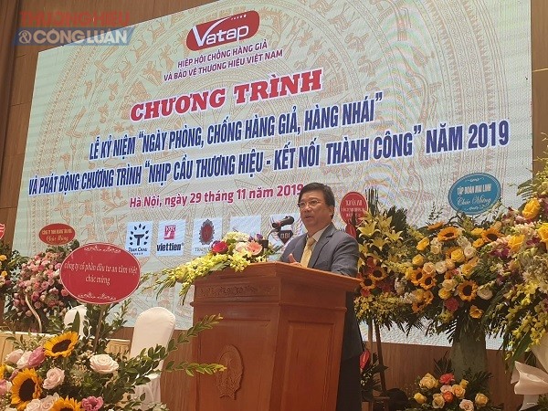 Ông Vũ Thiện Vương - Phó chủ tịch Hiệp hội chống hàng giả và bảo vệ thương hiệu Việt Nam phát biểu phát động chương trình Nhịp cầu thương hiệu - Kết nối thành công