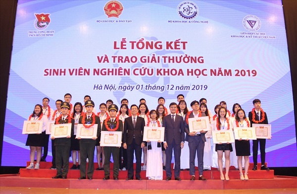 Bộ GD&ĐT trao 279 giải thưởng “Sinh viên nghiên cứu khoa học” năm 2019