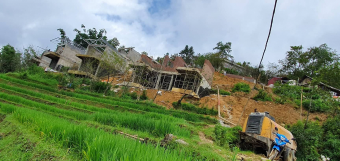 Hàng loạt công trình xây dựng homestay, Eco Palm House được xây dựng trái phép trên đất danh thắng ruộng bậc thang, một vài chủ đầu tư còn san lấp ra ruộng bậc thang để xây dựng