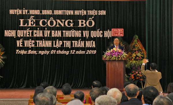 Ông Lê Đình Tâm – Chủ tịch UBND Thị trấn Nưa phát biểu tại buổi lễ