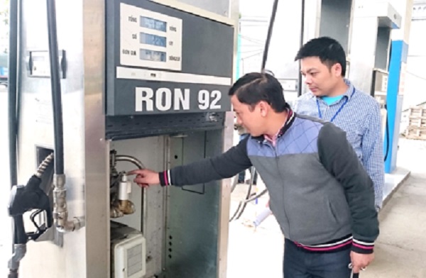 Bất cập trong công tác ngăn chặn xăng dầu giả