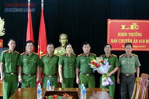 Thượng t&aacute; Trần Thị Thu Phước dự lễ khen thưởng ban chuy&ecirc;n &aacute;n 419M