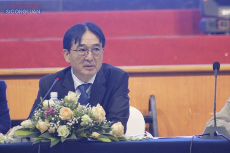 Ông Lê Anh Tuấn – Giám đốc Sở Xây dựng tỉnh Quảng Bình giải đáp một số thắc mắc của các nhà đầu tư