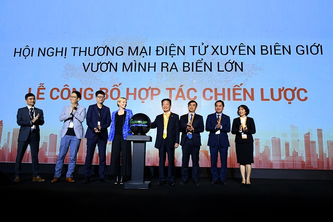 Nhằm mục tiêu nâng tầm thương hiệu Việt ra thị trường Quốc tế, hỗ trợ các doanh nghiệp và người bán hàng đẩy mạnh kinh doanh, xuất khẩu, Amazon đã chính thức gia nhập thị trường Việt Nam, hợp tác với T&T Group và Ngân hàng SHB trong thúc đẩy phát triển TMĐT