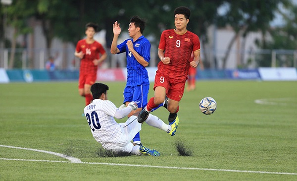 Đức Chinh thi đấu nỗ lực sau khi được HLV Park Hang Seo cho vào sân