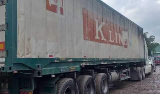 xe vận chuyền h&agrave;ng