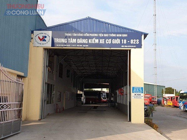 tại Trung tâm đăng kiểm xe cơ giới 18 – 02S thuộc Sở GTVT Nam Định, nhân viên bán Giấy chứng nhận bảo hiểm trách nhiệm dân sự cũng không có chứng chỉ đào tạo đại lý bảo hiểm do cơ sở đào tạo được Bộ tài chính chấp thuận