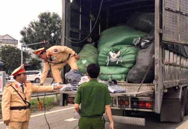 Đà Nẵng: Tạm giữ 4 tấn hàng hóa không rõ nguồn gốc