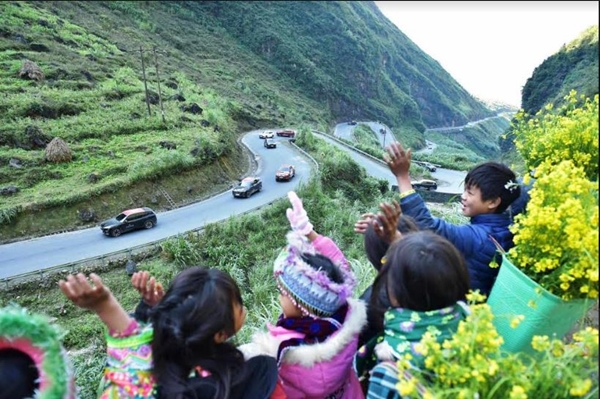 Hành trình Caravan kỷ lục khám phá vẻ đẹp vùng đất địa đầu tổ quốc