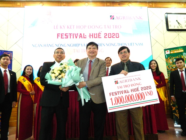 Huế: Agribank tài trợ đồng cho Festival Huế 2020