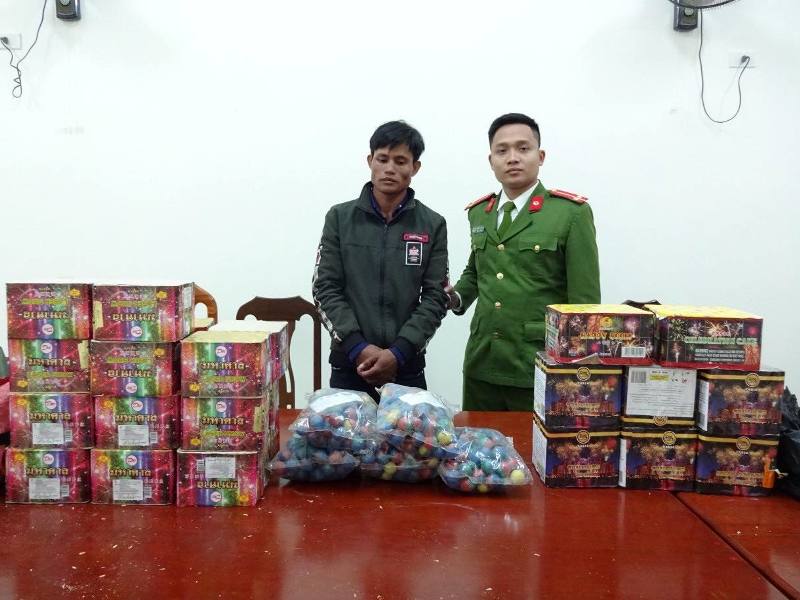 Nghệ An: Bắt đối tượng vận chuyển gần 40kg pháo lậu