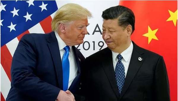 Tổng thống Mỹ Donald Trump (trái) và Chủ tịch Trung Quốc Tập Cận Bình trong cuộc gặp ở Nhật Bản, tháng 6/2019 (Ảnh: Reuters)